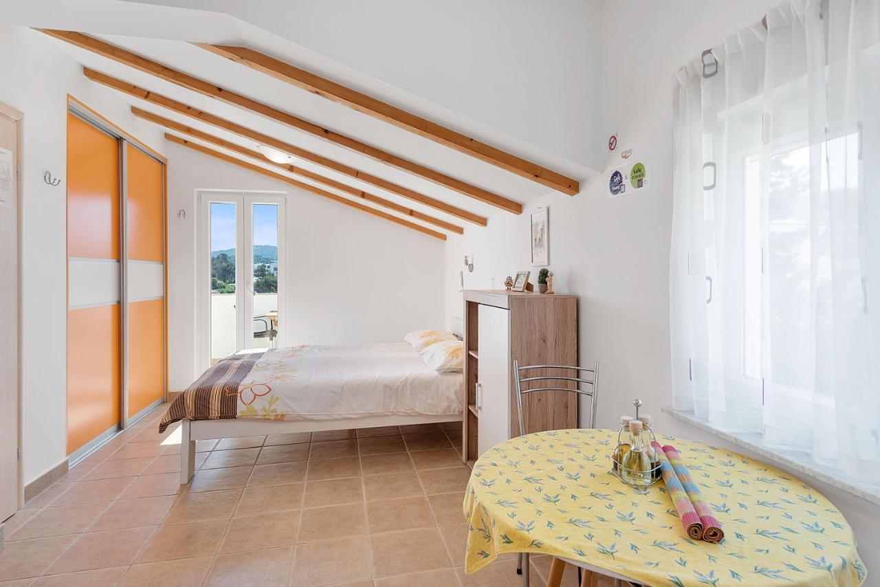 Apartments Joni Cikat Mali Losinj Bagian luar foto