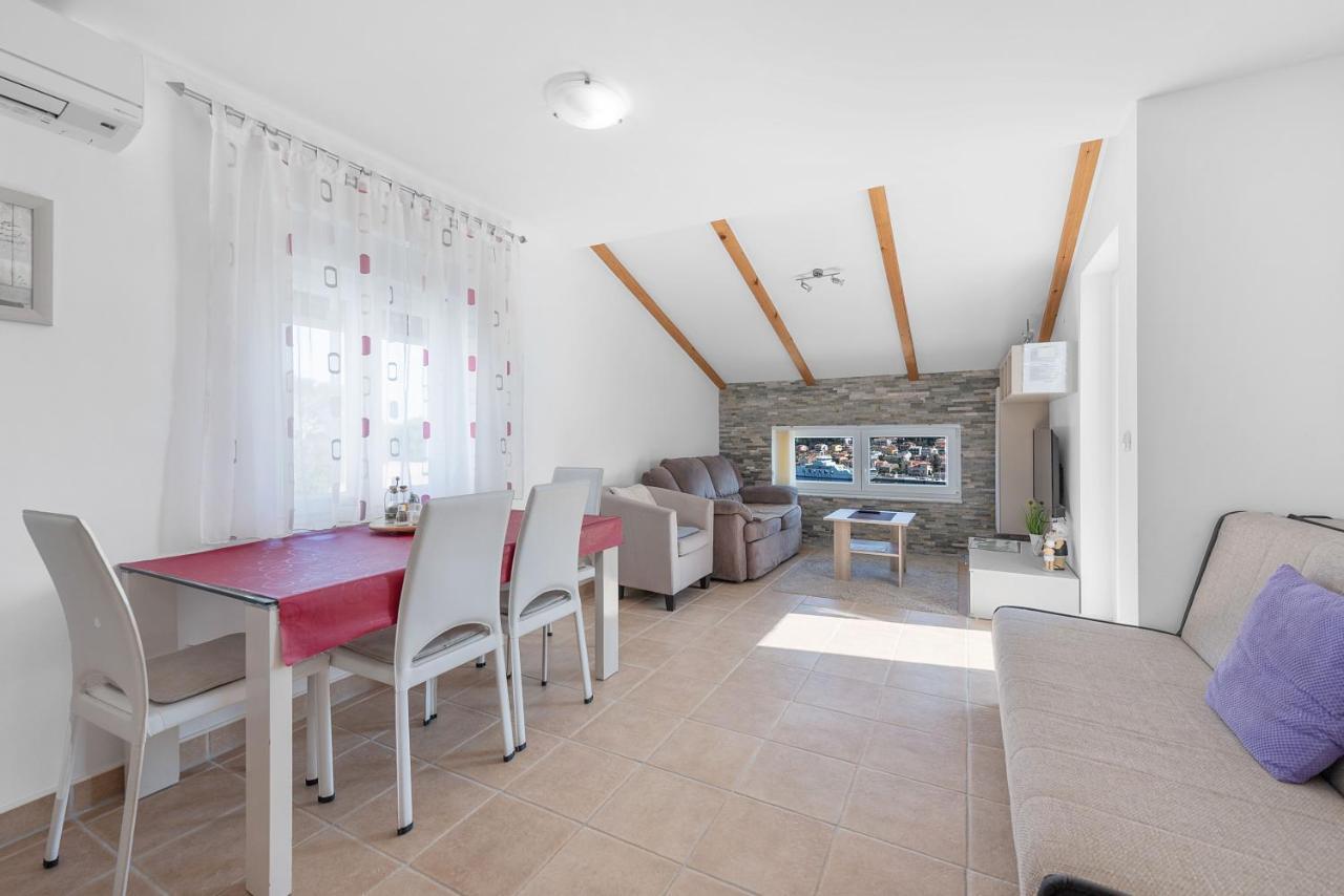 Apartments Joni Cikat Mali Losinj Bagian luar foto
