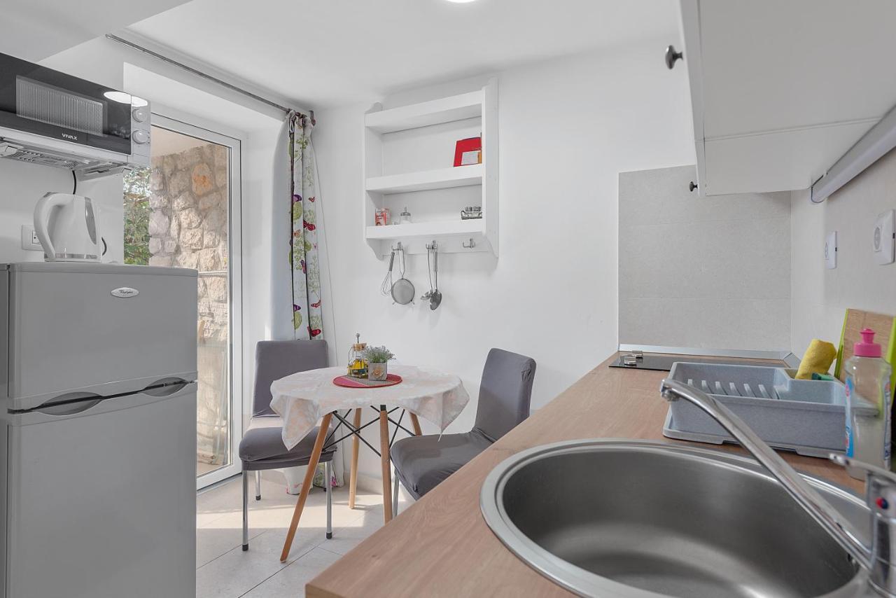 Apartments Joni Cikat Mali Losinj Bagian luar foto
