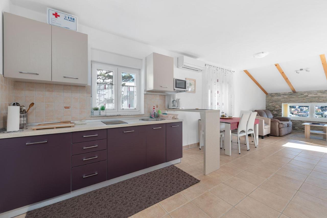 Apartments Joni Cikat Mali Losinj Bagian luar foto