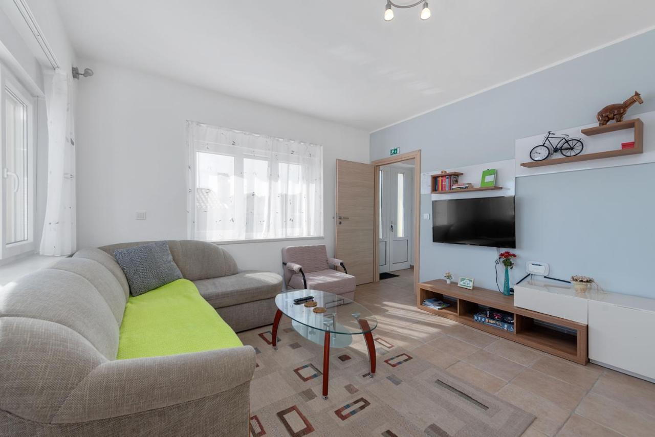 Apartments Joni Cikat Mali Losinj Bagian luar foto