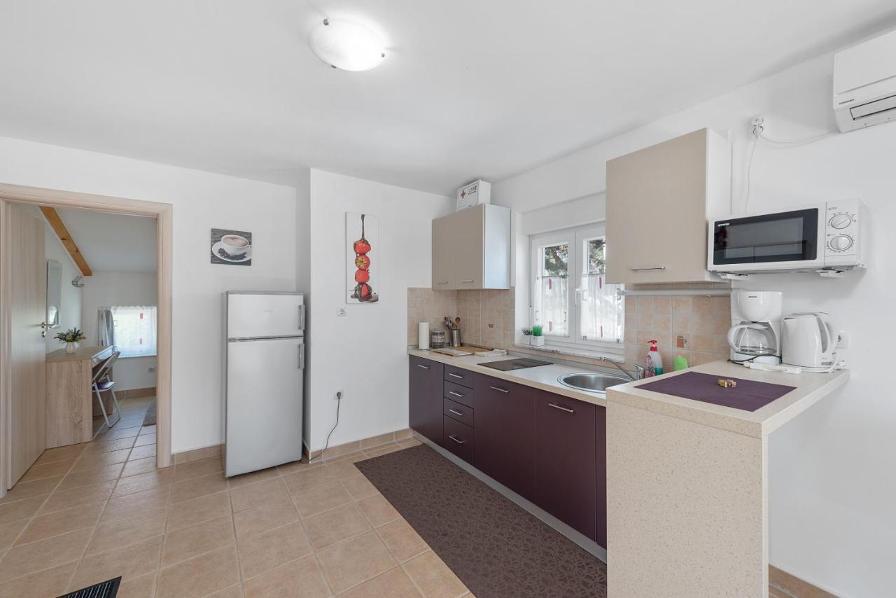 Apartments Joni Cikat Mali Losinj Bagian luar foto