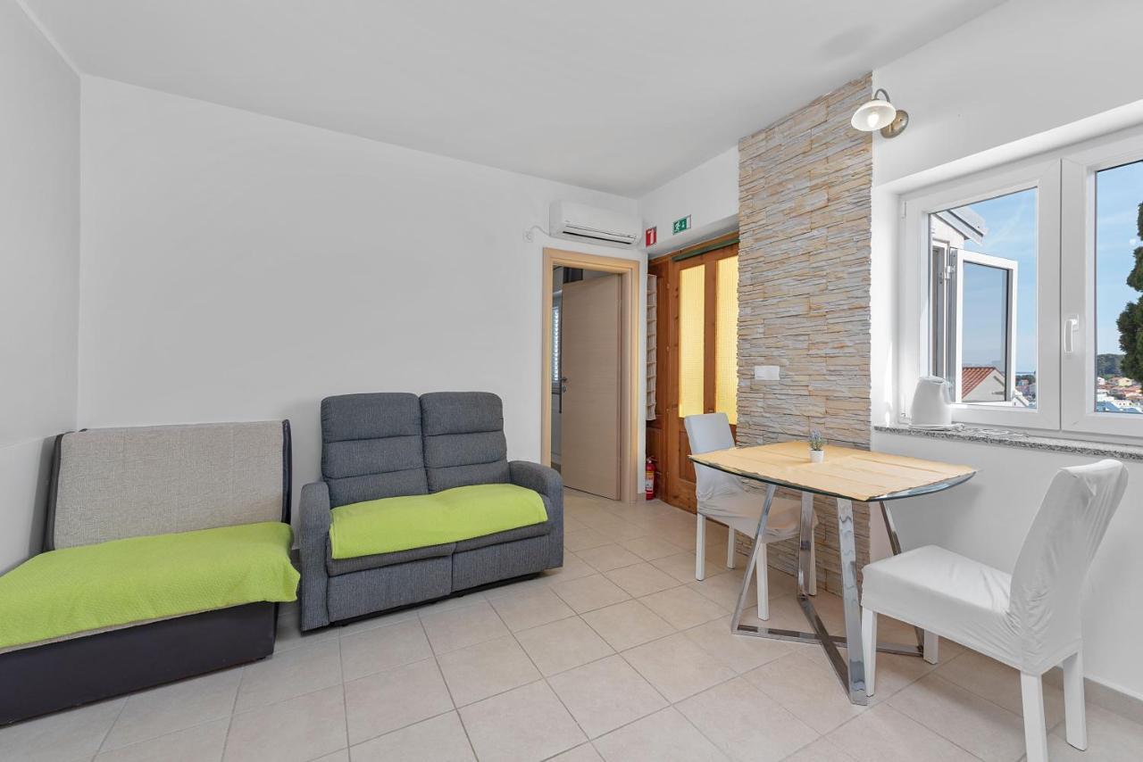 Apartments Joni Cikat Mali Losinj Bagian luar foto