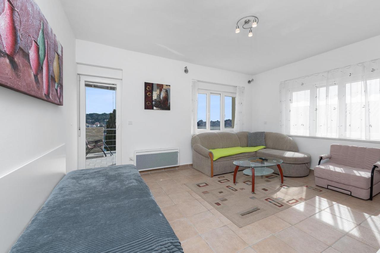 Apartments Joni Cikat Mali Losinj Bagian luar foto