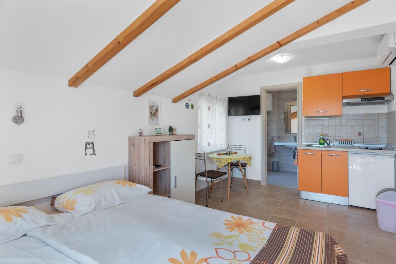 Apartments Joni Cikat Mali Losinj Bagian luar foto