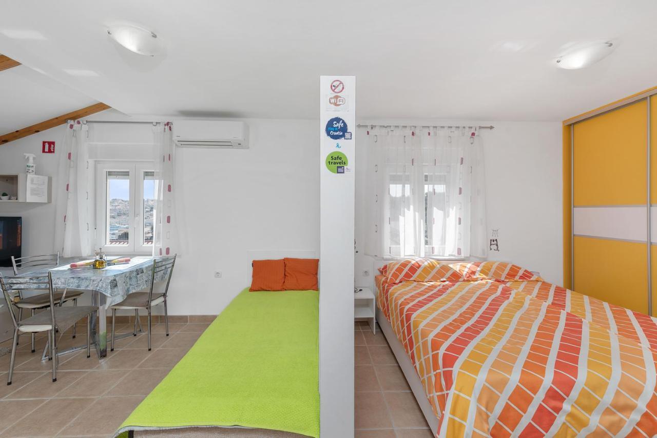 Apartments Joni Cikat Mali Losinj Bagian luar foto